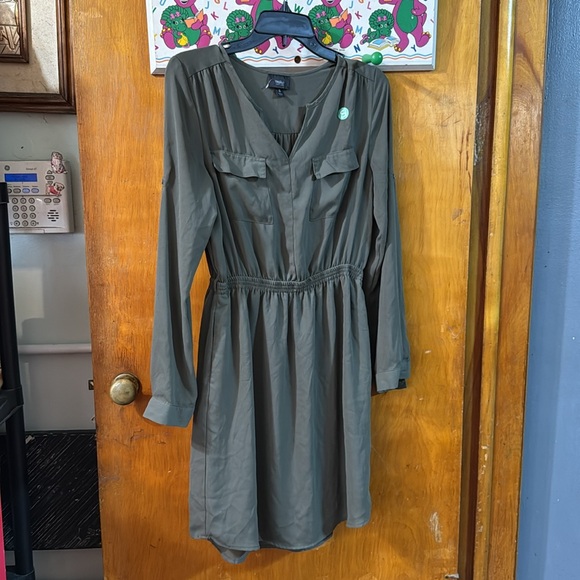 Green dress - Picture 2 of 5